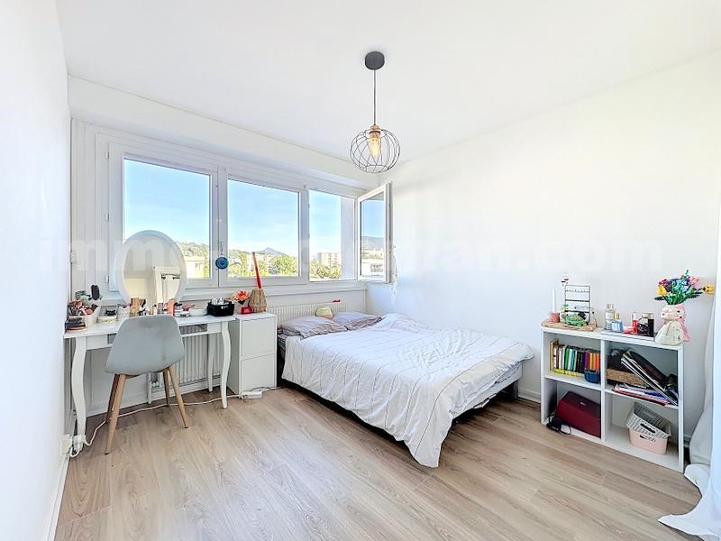 Appartement - 80 m² - 4 pièces