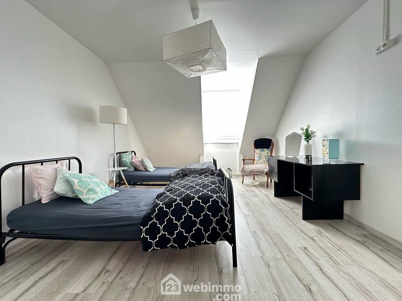 Maison - 204 m² - 9 pièces