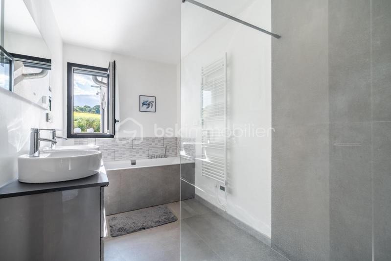 Maison - 180 m² - 6 pièces