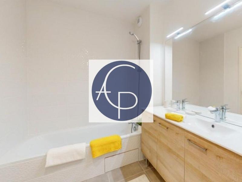 Appartement - 100 m² - 5 pièces