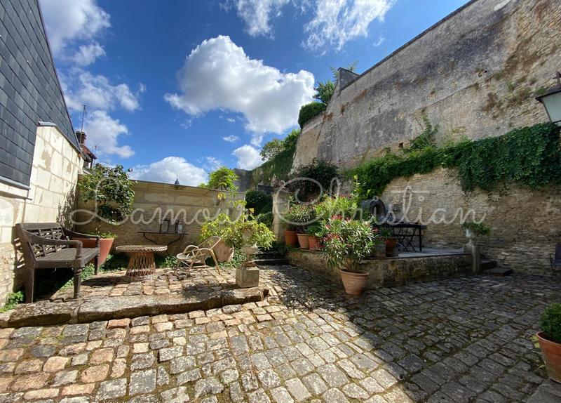 Maison - 360 m² - 13 pièces