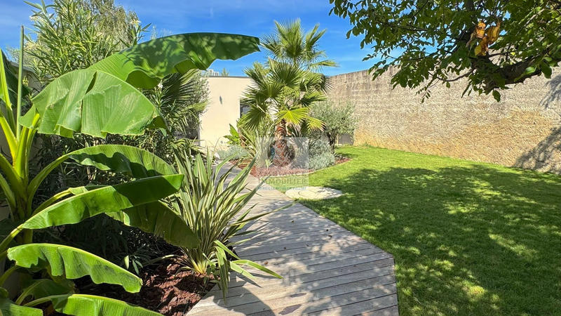 Maison - 235 m² - 8 pièces