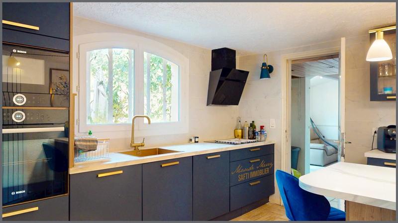 Maison - 212 m² - 7 pièces