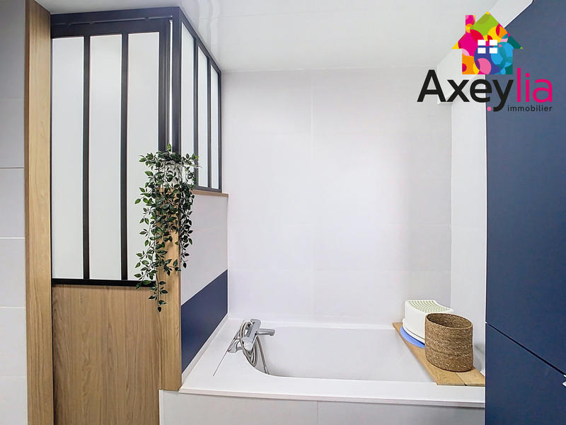 Maison - 220 m² - 10 pièces