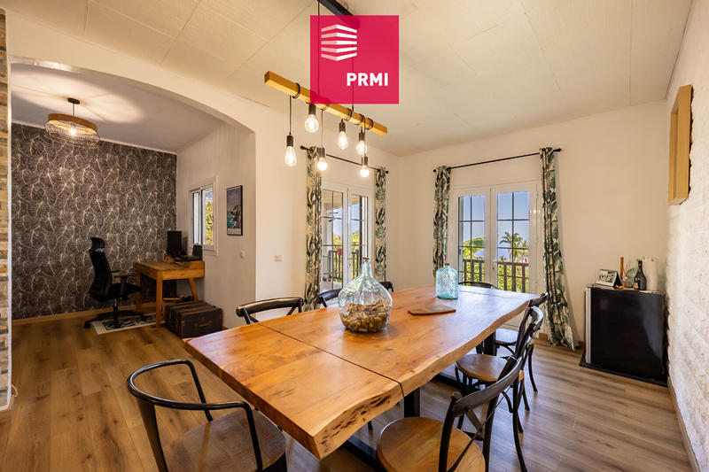 Maison - 213 m² - 8 pièces