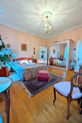 Appartement bourgeois - 81 m² - 3 pièces