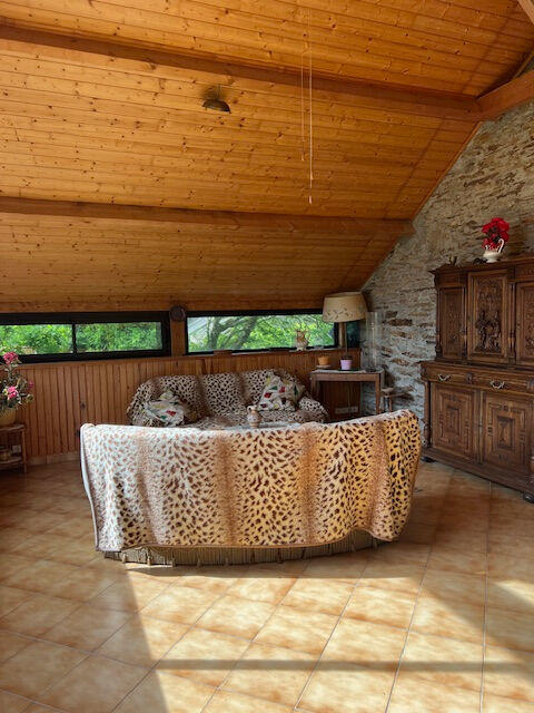 Maison - 201 m² - 7 pièces