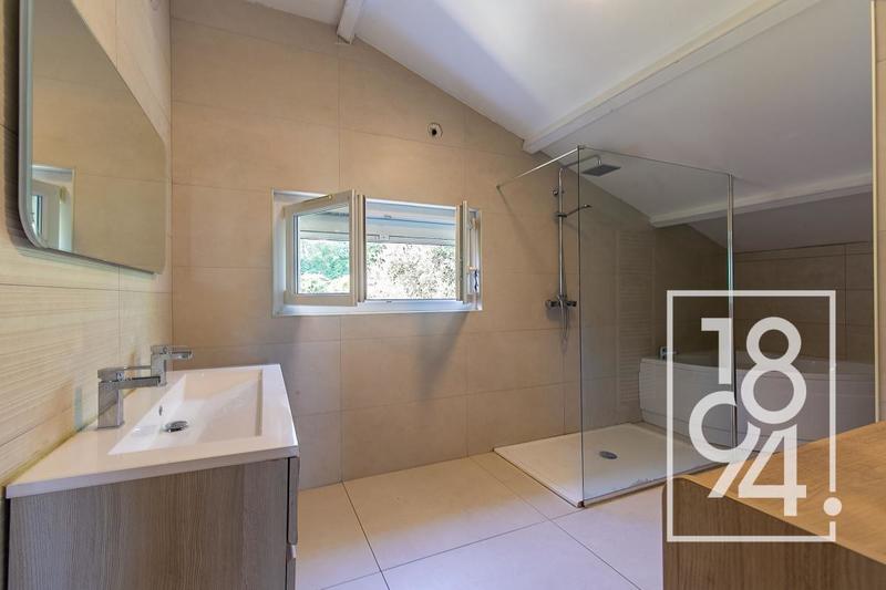 Maison - 385 m² - 6 pièces