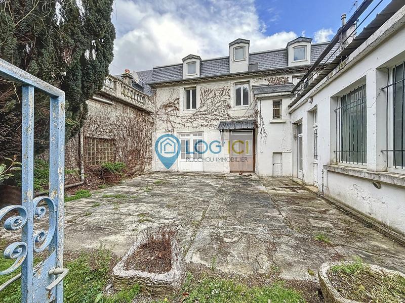 Maison - 205 m² - 8 pièces