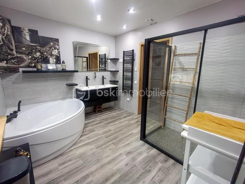 Propriété - 145 m² - 5 pièces