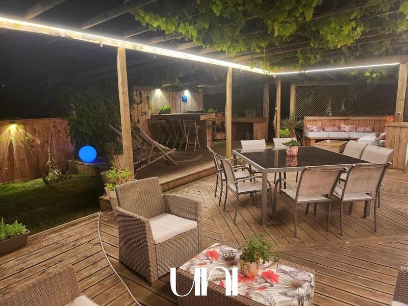 Maison - 210 m² - 6 pièces