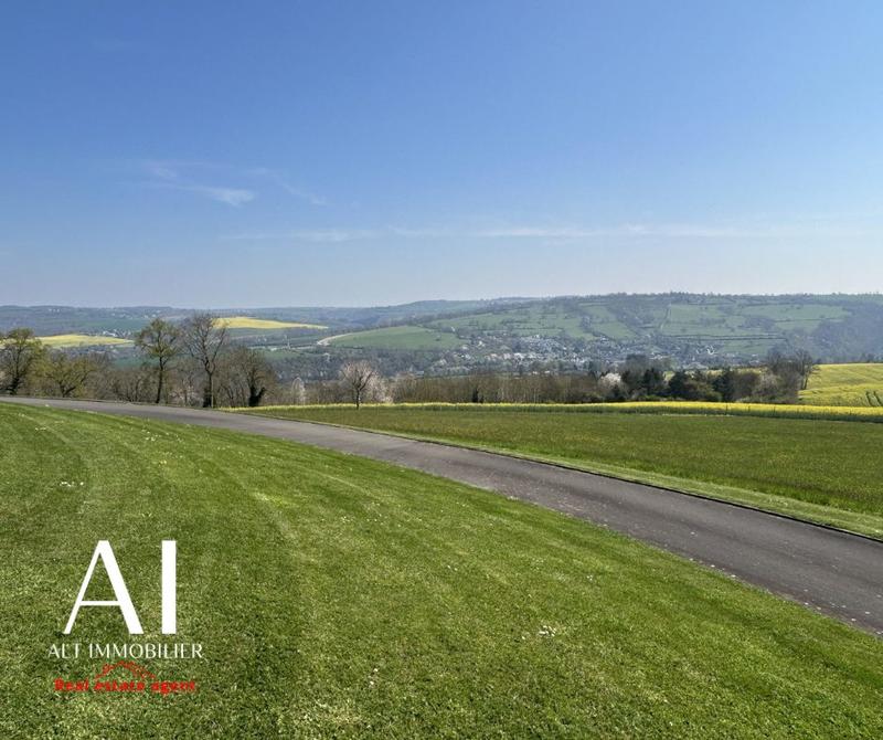 Maison traditionnelle - 213 m² - 7 pièces