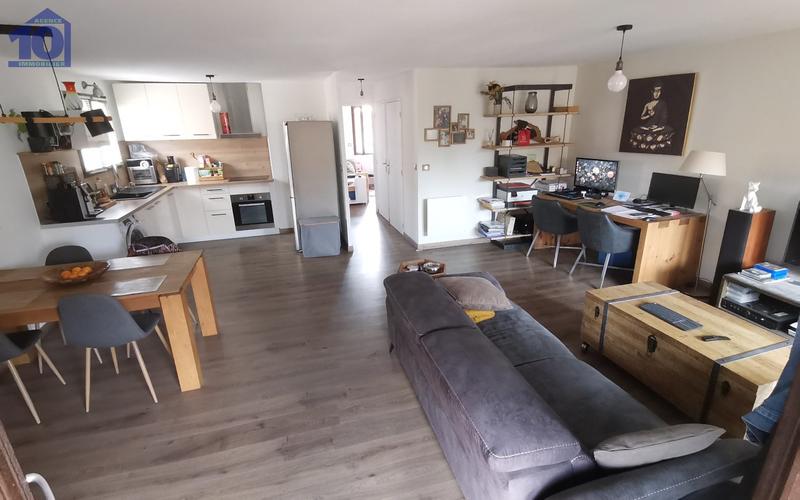 Appartement sur toit - 65 m² - 3 pièces