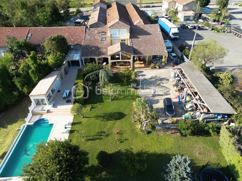 Propriété - 340 m² - 16 pièces