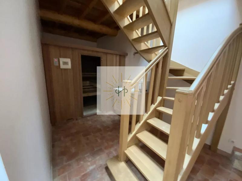 Maison - 300 m² - 9 pièces