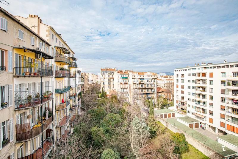 Appartement - 176 m² - 6 pièces