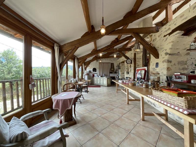 Maison - 430 m² - 16 pièces