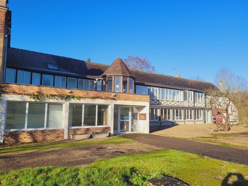 Château - 1 327 m² - 50 pièces