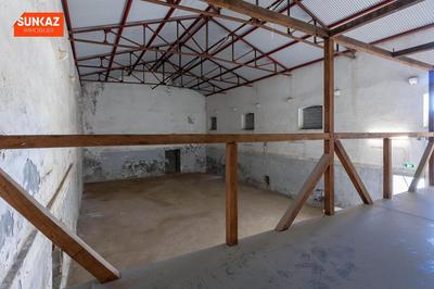 Local commercial - 617 m²