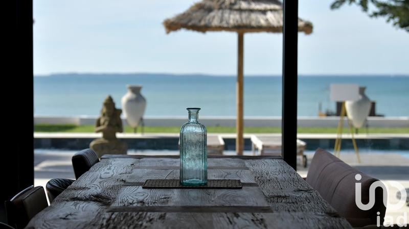 Maison - 240 m² - 7 pièces