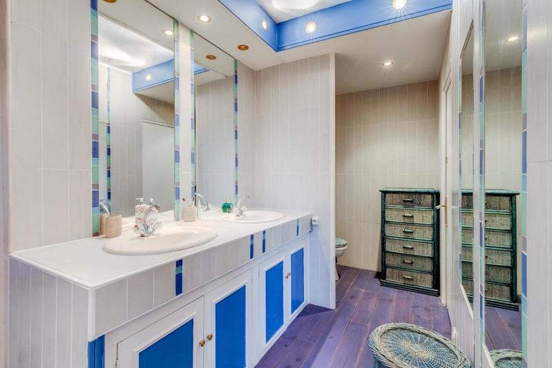 Maison - 285 m² - 12 pièces