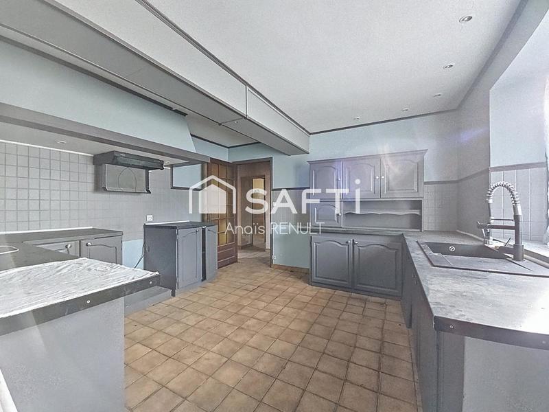 Maison - 342 m² - 14 pièces