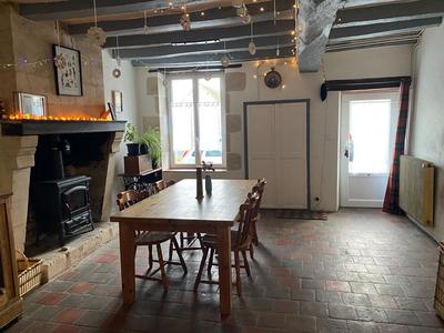 Maison - 240 m² - 7 pièces