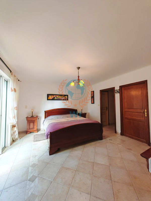 Villa - 250 m² - 7 pièces