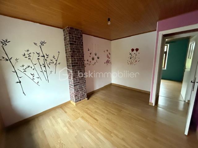 Demeure - 104 m² - 7 pièces