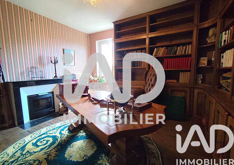 Maison - 240 m² - 8 pièces