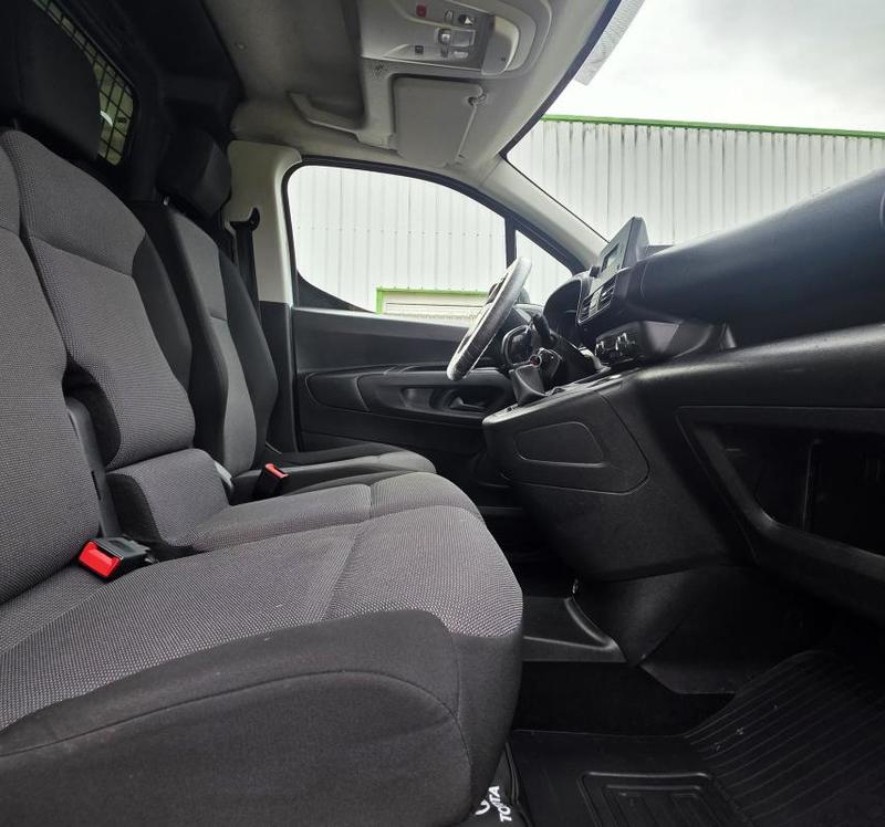 Toyota Proace City 1° Main 1.5l D4d 100cv Business Entretien Constructeur Radar / Clim Tél