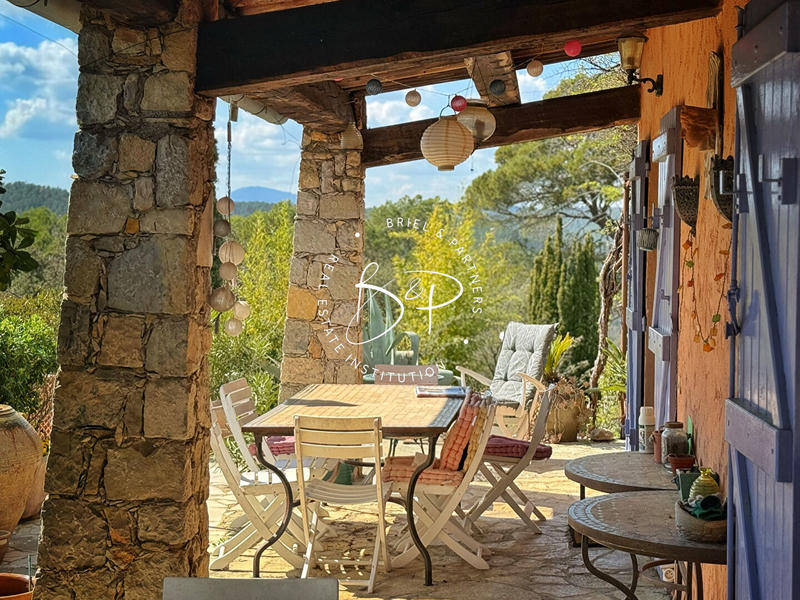 Maison - 301 m² - 13 pièces