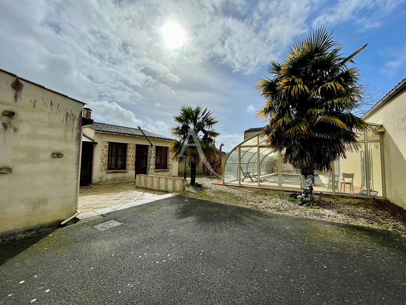 Maison - 204 m² - 6 pièces