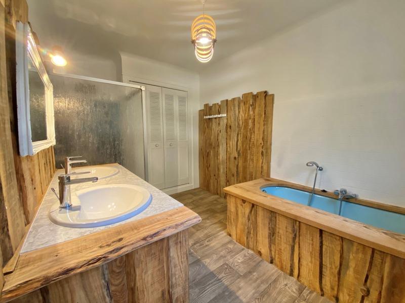 Maison - 220 m² - 7 pièces