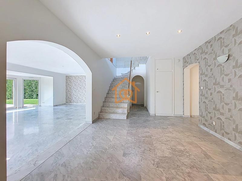 Villa - 245 m² - 7 pièces