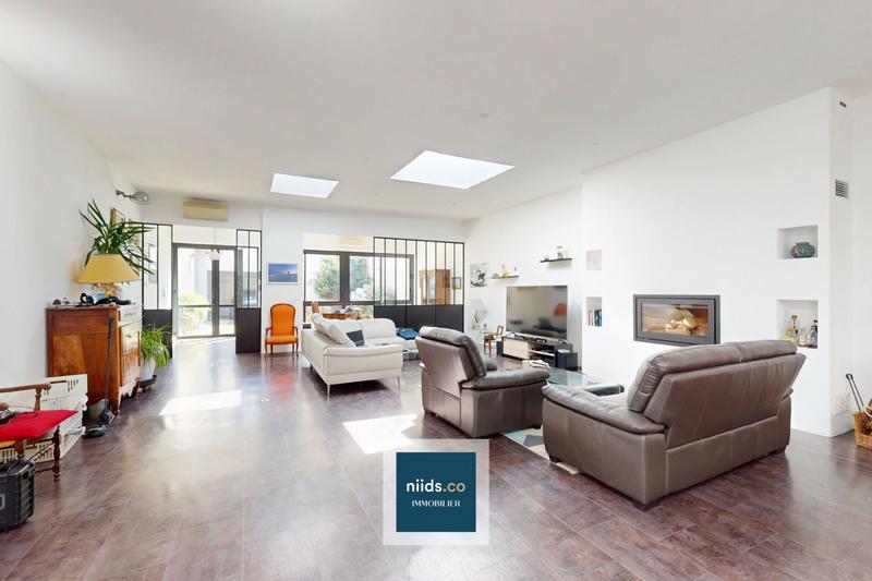 Maison - 308 m² - 7 pièces