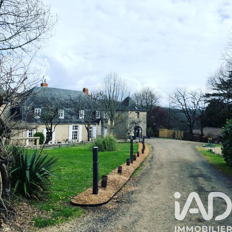 Maison - 1 000 m² - 30 pièces