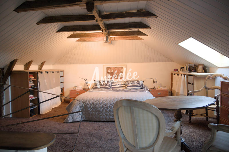 Maison traditionnelle - 195 m² - 9 pièces