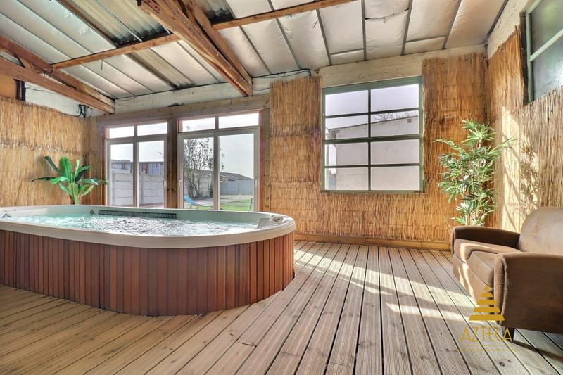 Maison - 221 m² - 8 pièces