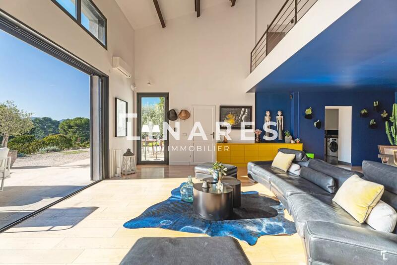 Maison - 305 m² - 8 pièces