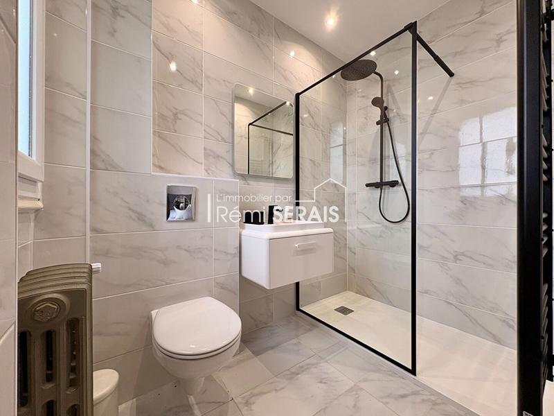 Maison - 202 m² - 9 pièces