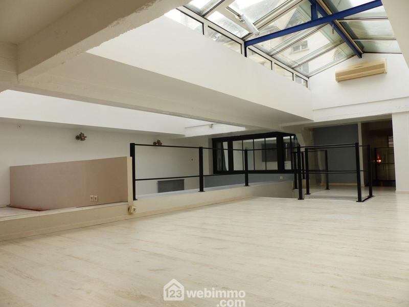 Loft - 203 m² - 8 pièces