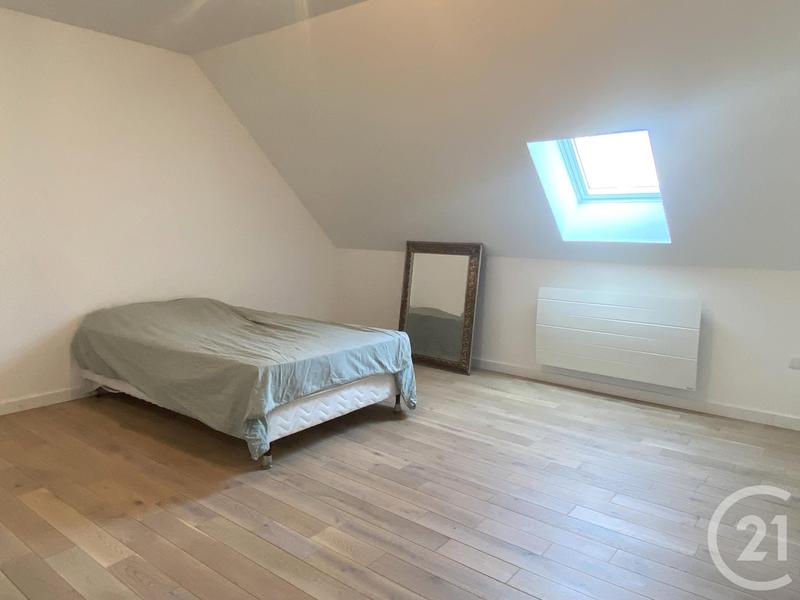 Maison - 242 m² - 8 pièces