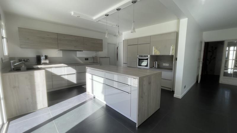 Maison - 210 m² - 8 pièces