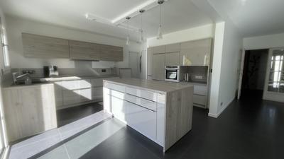 Maison - 210 m² - 8 pièces