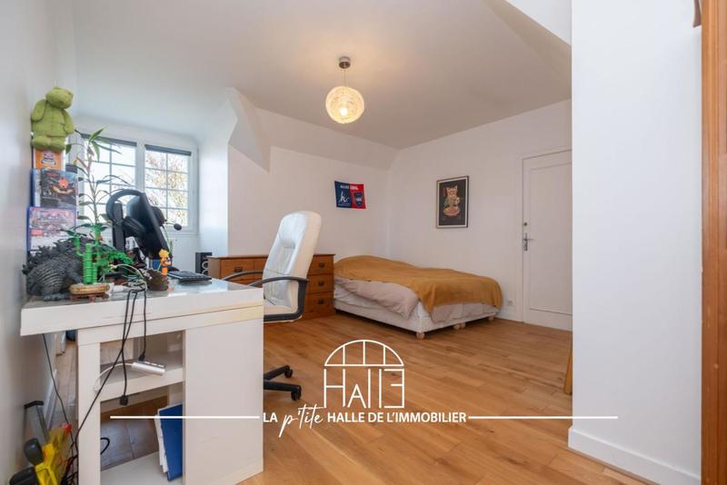 Maison - 228 m² - 8 pièces