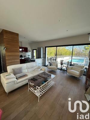 Maison - 226 m² - 8 pièces