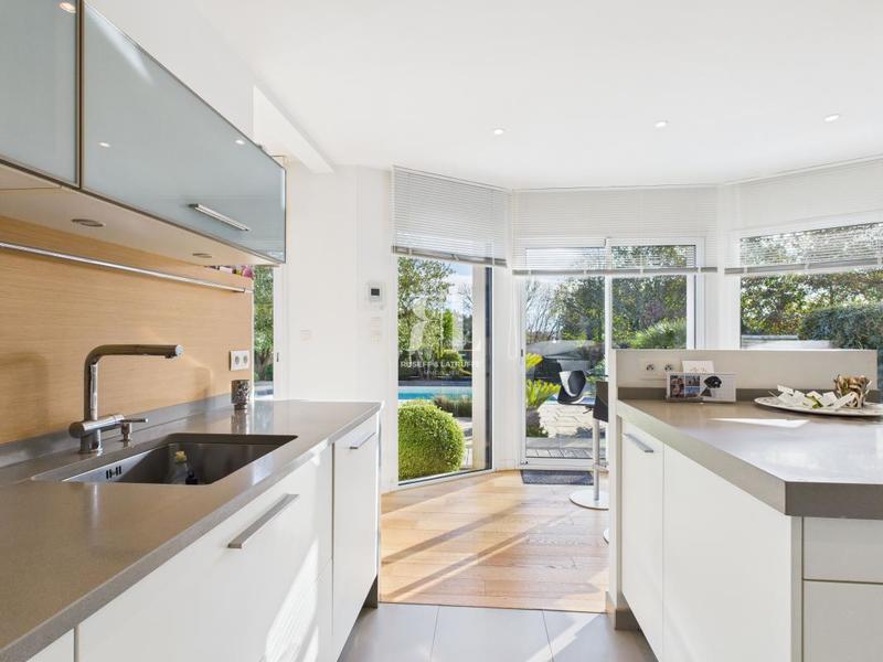 Maison - 230 m² - 5 pièces