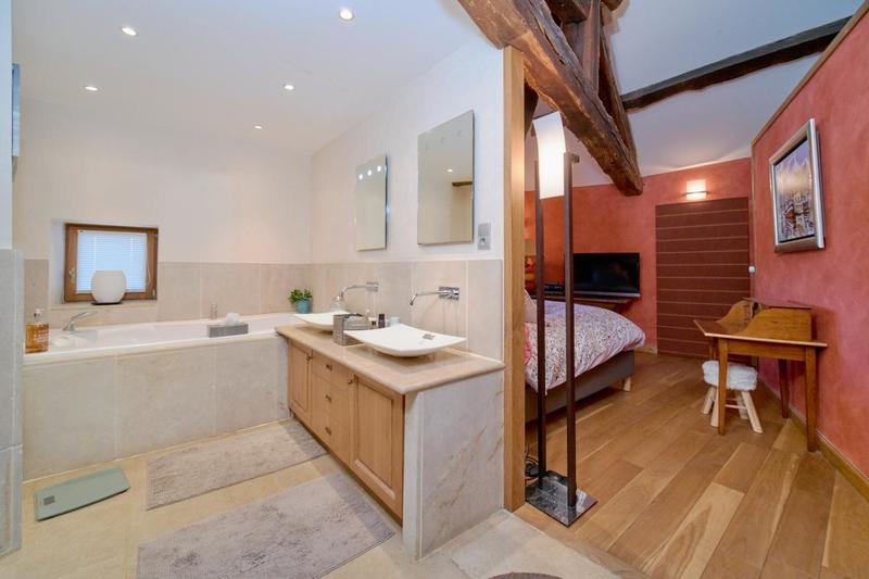 Maison - 220 m² - 7 pièces