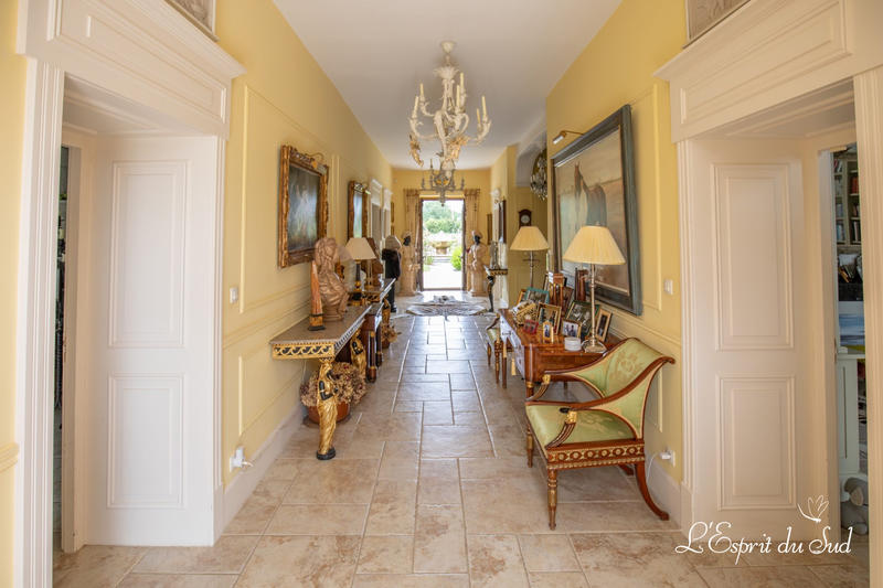 Maison - 724 m² - 18 pièces